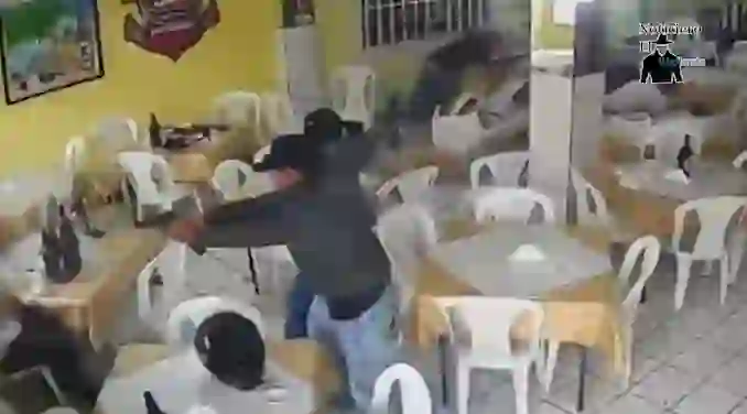 Impactantes imágenes del ataque de sicarios a la cevichería en la zona 6