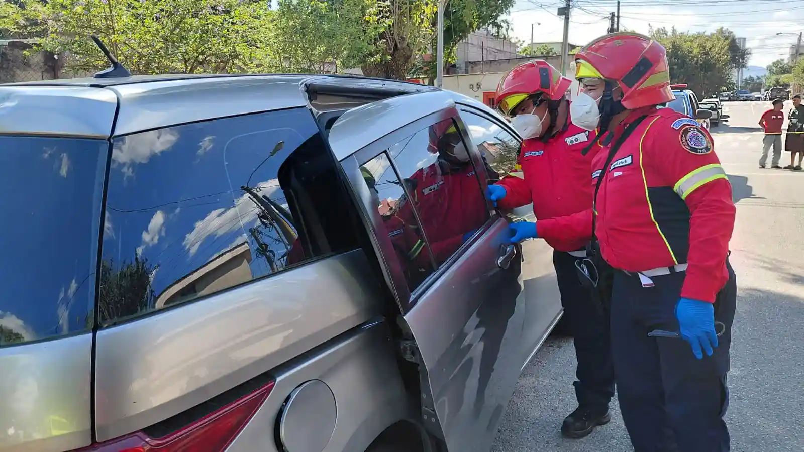 Localizan cuerpo dentro de vehículo en La Reformita; investigan posible vínculo con otros hallazgos