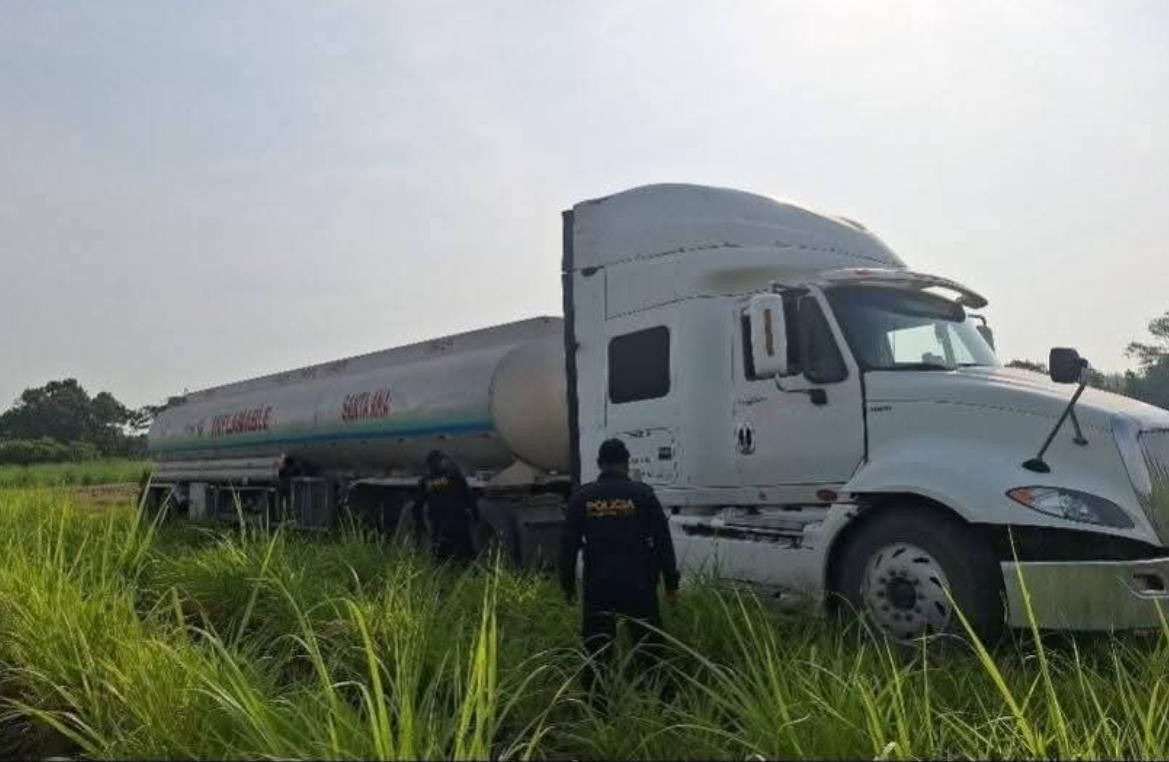 Autoridades recuperan cisterna robada entre cañaverales en Escuintla