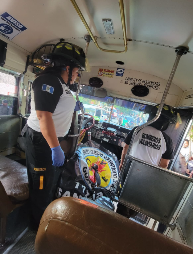 Ataque armado en bus extraurbano, una mujer pierde