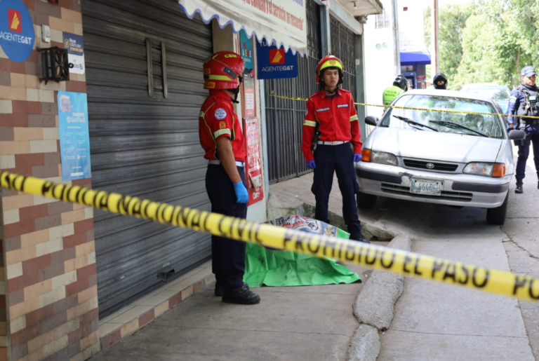 Abandonan cuerpo envuelto en bolsas plásticas en la zona 11 de Mixco