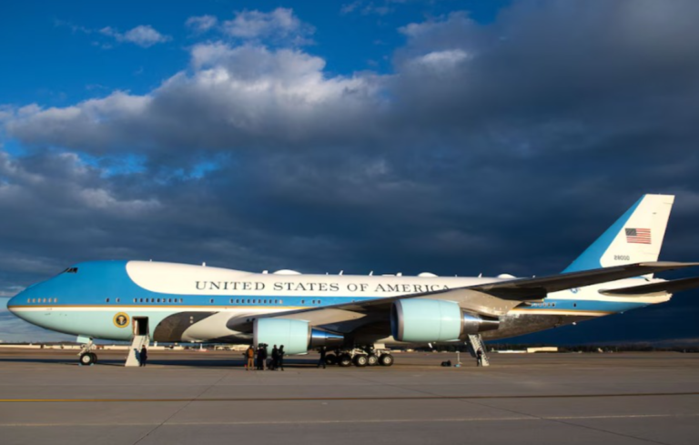 Trump retira el histórico Air Force One y estrena avión donado por Catar