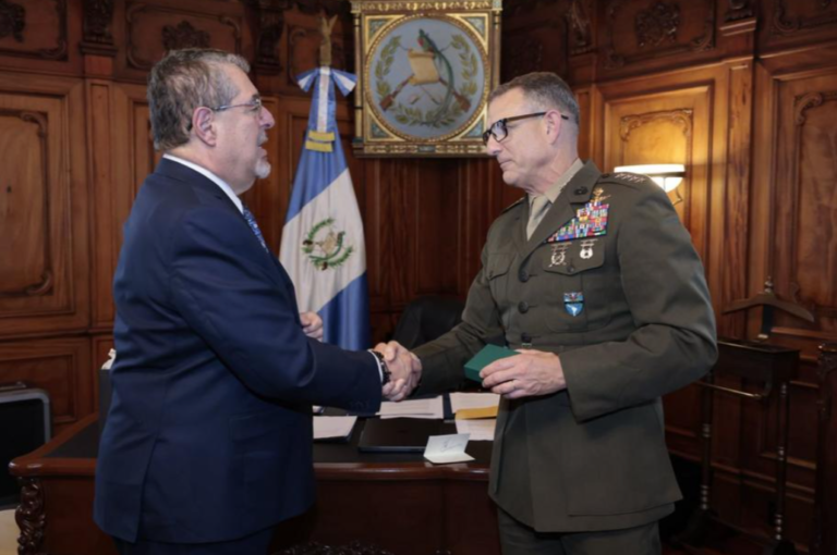 Cuestionan falta de postura de Arévalo sobre cooperación militar contra el narcotráfico