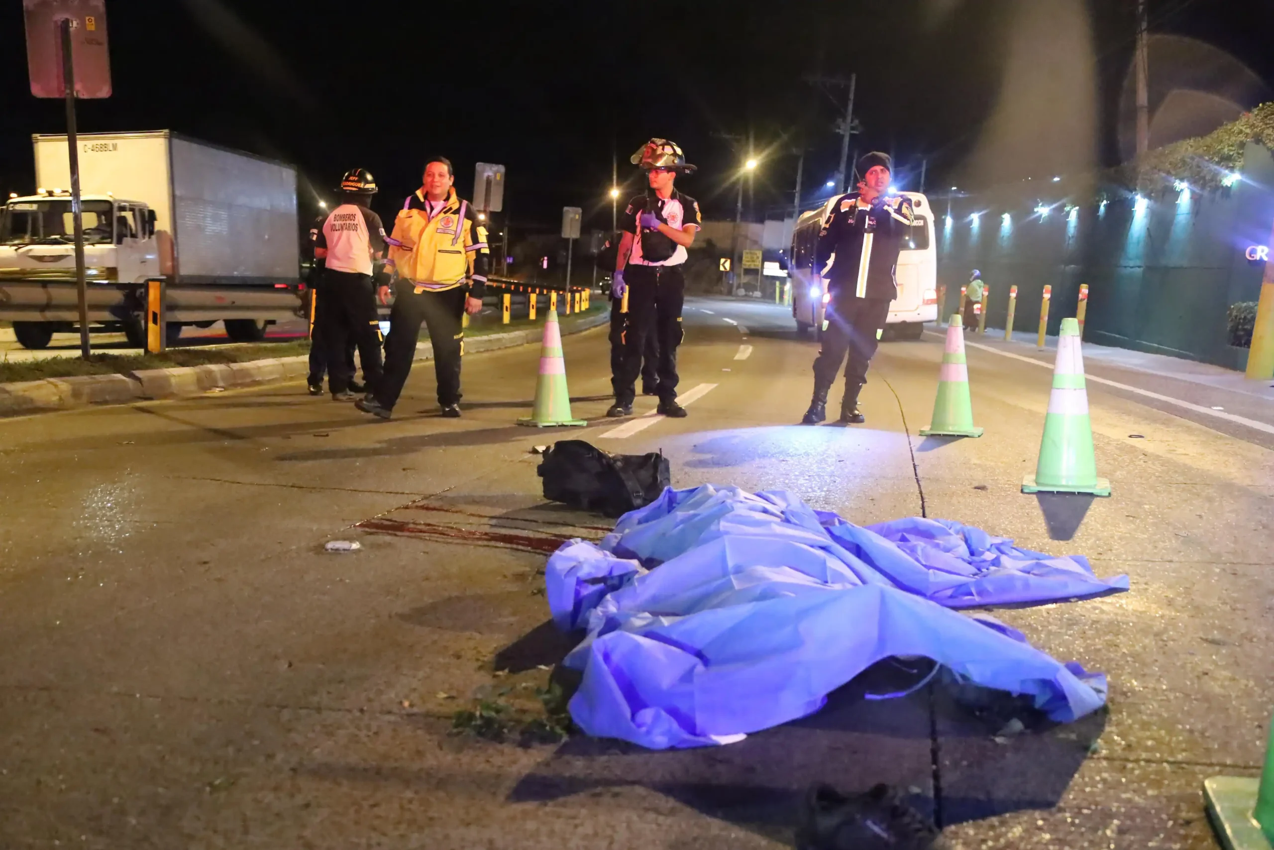 Motorista pierde la vida al ser atropellado en ruta al Atlán